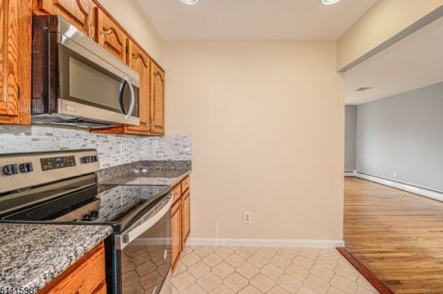 6 Melvin Ave, Iselin NJ 08830-2439 exterior