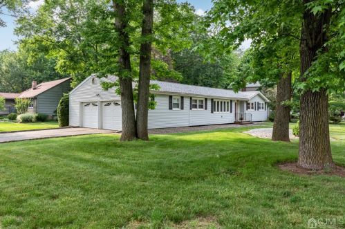 1 Greenwich Rd, Edison, NJ 08820-2237