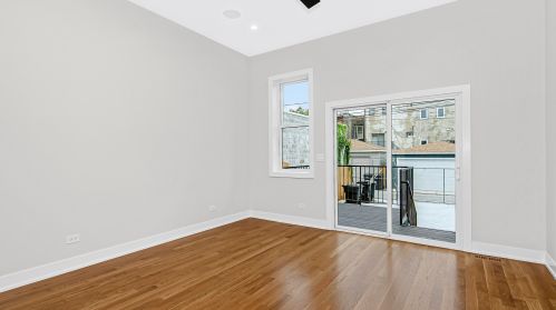 3358 Calumet Ave, Chicago IL 60616-1407 exterior