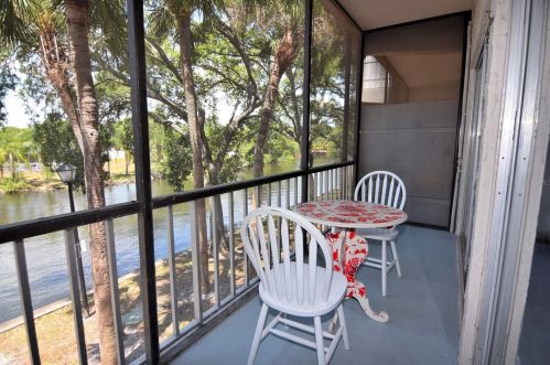 9133 Tudor Dr, Tampa FL 33615-3708 exterior