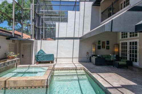 4949 Bayshore Blvd, Tampa FL 33611-3851 exterior