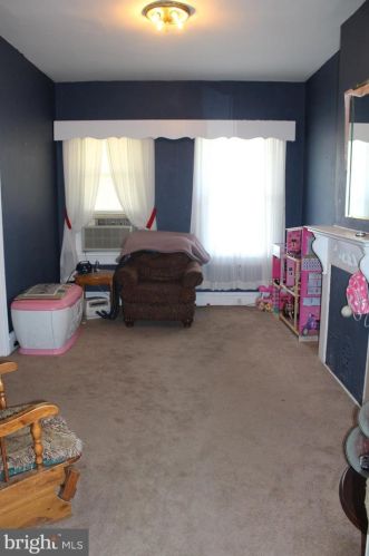 6705 Glenloch St, Philadelphia PA 19135-2224 exterior