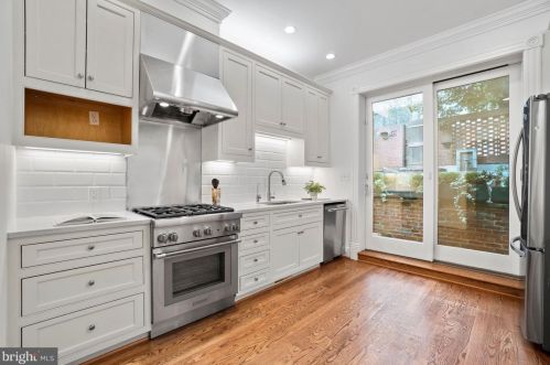 3021 Cambridge Pl, Washington DC  20007-2914 exterior