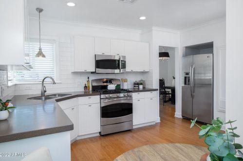 1242 Edgemont Ave, Phoenix AZ 85035-1735 exterior