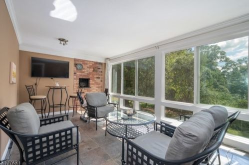 36 Longview Dr, Whippany NJ exterior