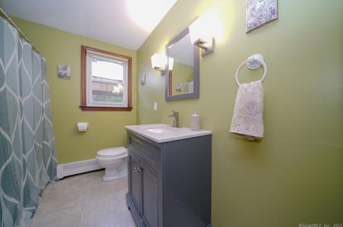 35 Plainfield St, Enfield CT 06082-5814 exterior