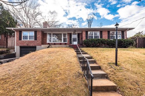 8624 Rowland Dr, Saint Louis, MO 63132-3904