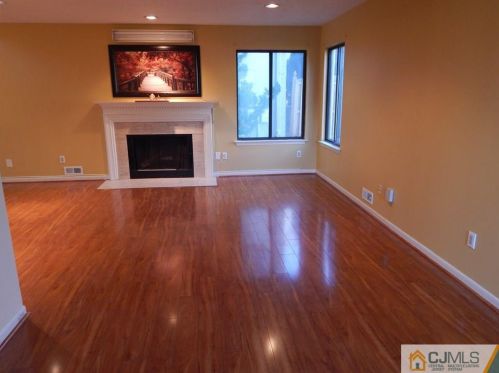 37 Gate House Ln, Edison NJ  08820-4005 exterior