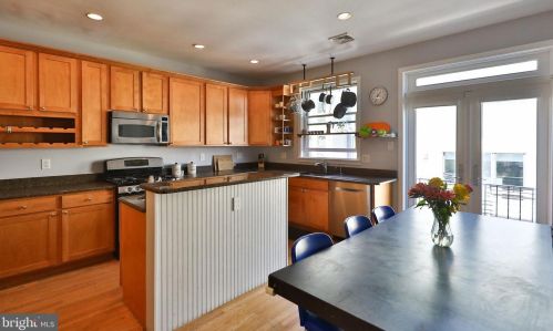 1513 Bainbridge St, Philadelphia PA 19146-2130 exterior