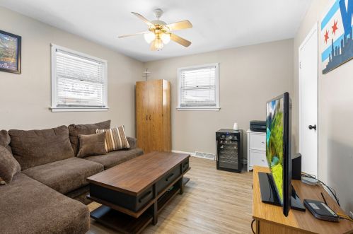 11832 Lavergne Ave, Chicago IL 60803-3927 exterior