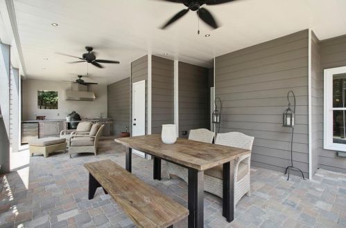 1401 Canoochee Dr, Atlanta GA exterior