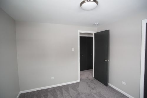 8015 Artesian Ave, Chicago IL  60652-2819 exterior