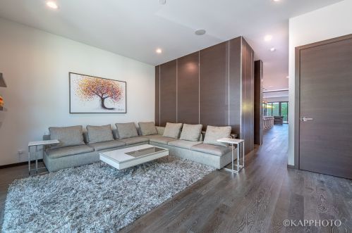 2656 Marshfield Ave, Chicago, IL 60614-1001