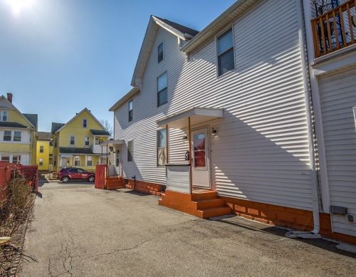 22 Loring St, Springfield MA 01105-2433 exterior