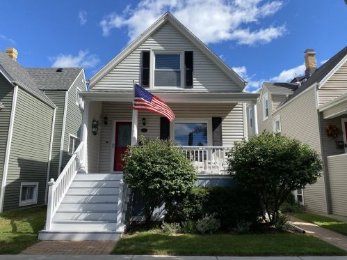 4913 Leavitt St, Chicago, IL 60625-1308