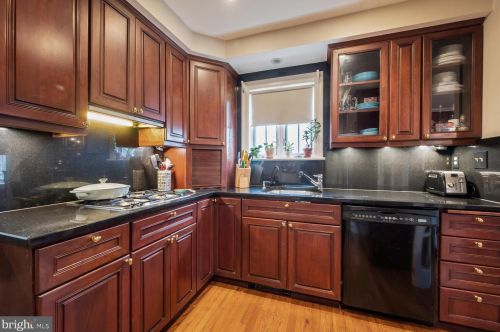 17 Morningside Dr, Trenton NJ 08618-4914 exterior