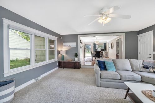 8125 Lk Wood Dr, Kalamazoo MI 49002-4338 exterior