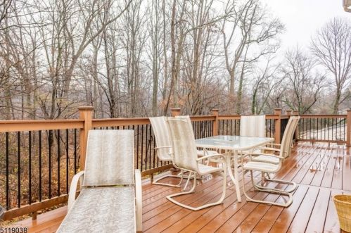 12 Oakwood Trl, Kinnelon NJ 07405-3115 exterior