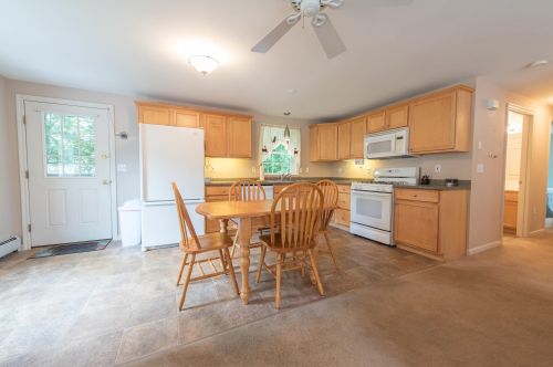 14 Bentwood St, Concord, NH 03303-1804