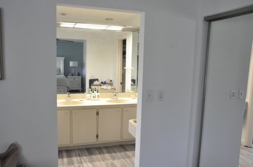 5670 Piping Rock Dr, Boynton Beach FL exterior