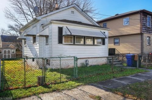 25 Fiat Ave, Iselin, NJ 08830-1415