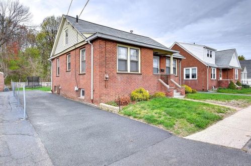 15 Summer St, Enfield, CT 06082-2933