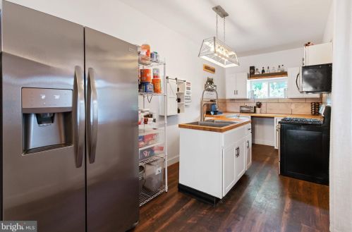 10 Locust St, Lancaster PA  17602-3608 exterior