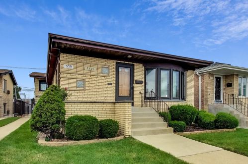 5721 55th St, Chicago, IL 60638-2829