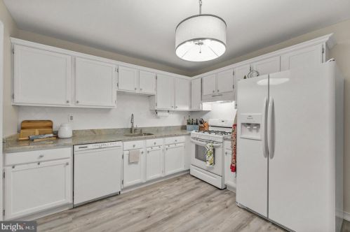 24 Revere Ct, Trenton NJ  08628-3610 exterior