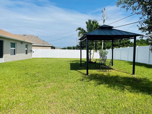 112 Ridgecrest Dr, Fort Pierce FL  34953-5449 exterior