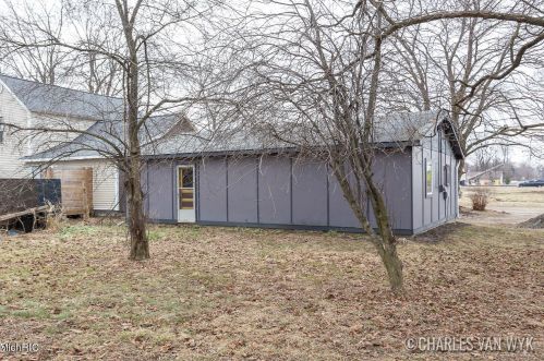 305 Jones St, Grant MI 49327-9143 exterior