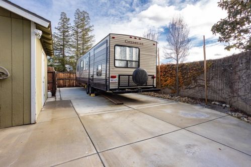 4005 Santa Maria Pl, Turlock CA 95382-8501 exterior