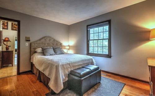 55 Mtn Brk Rd, North Haven CT 06473-1019 exterior