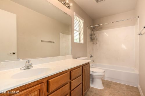 7618 Desert Overlook Dr, Tucson AZ  85710-8164 exterior