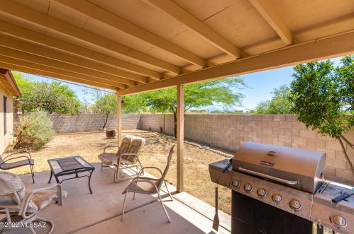 9962 Depot Dr, Tucson AZ 85747-5158 exterior