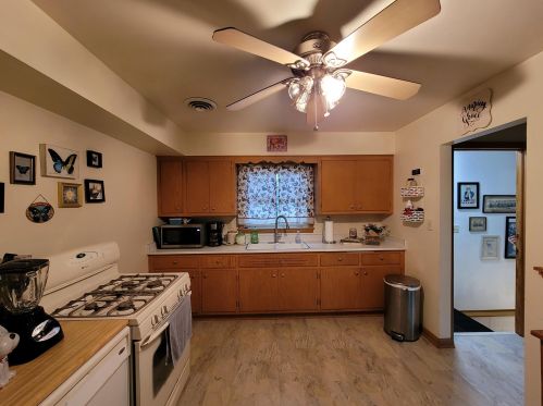 10622 Fisher Pkwy, Milwaukee, WI 53226-2306