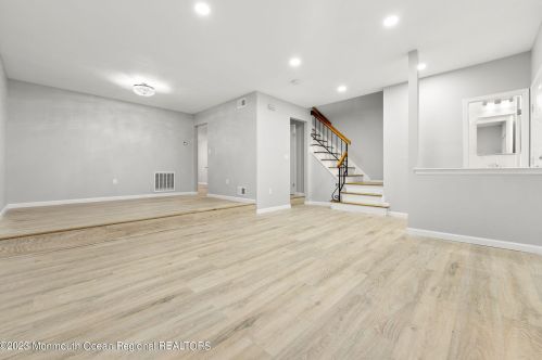 93 Aspen Dr, New Brunswick NJ  08902-1053 exterior