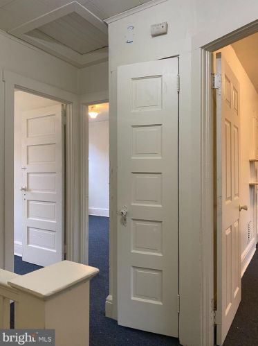 911 Gln Ter, Chester PA 19013-5812 exterior