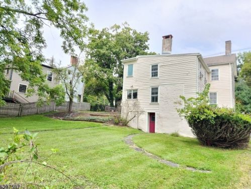 35 Main St, Clinton NJ 08809-1250 exterior