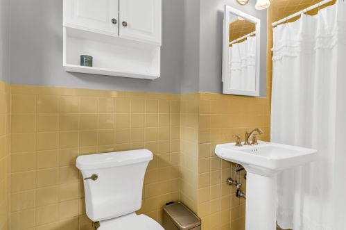 2374 Jenkinson Dr, Pittsburgh PA  15237-6620 exterior