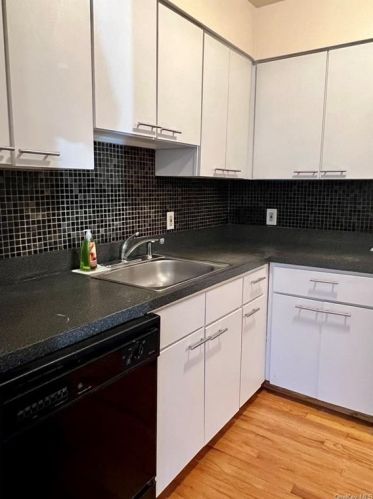 3 Ruth Ct, Middletown NY 10940-5328 exterior