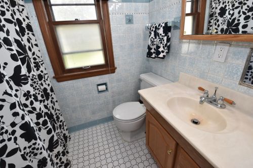 4902 Kinnickinnic Riv Pkwy, Milwaukee WI 53219-3277 exterior