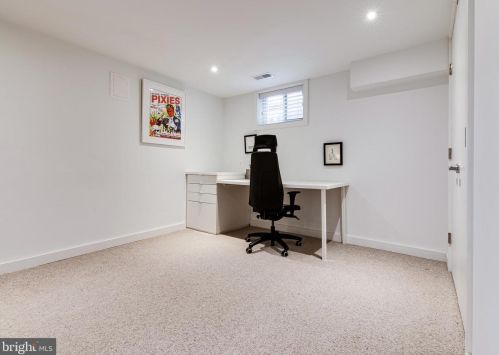 116 Gladden St, Alexandria VA 22304-2402 exterior