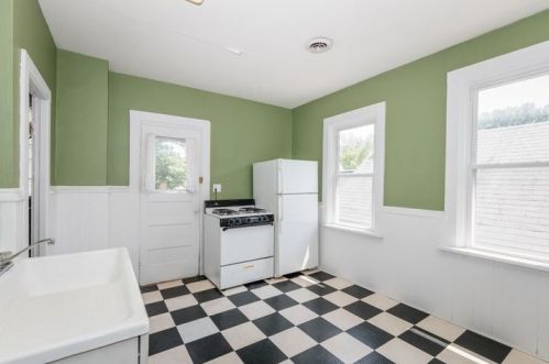 1856 Arlington Pl, Milwaukee WI 53202-1619 exterior