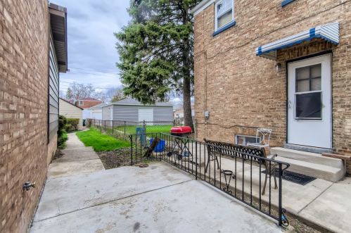 2122 19 Ave, Broadview IL 60153-1462 exterior