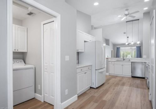 5454 Whitten Dr, Naples FL 34104-5302 exterior