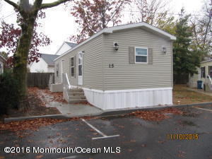 15 Monique Cir, Hazlet NJ  07730-1543 exterior