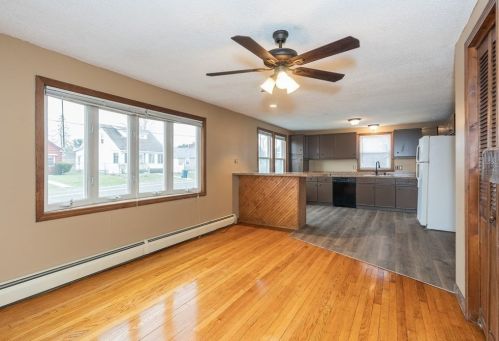 129 Lancaster Ave, West Springfield MA 01089-2235 exterior