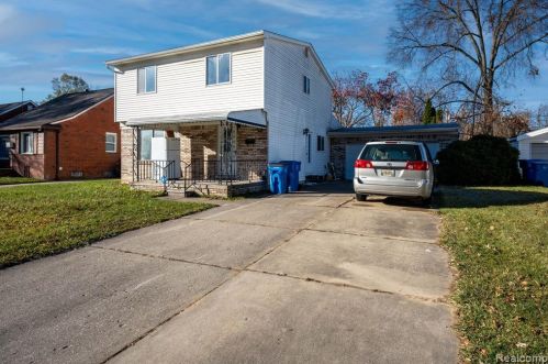 7719 Grayfield St, Dearborn Heights, MI 48127-1533