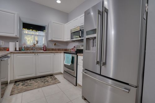 5802 Myrtle Dr, Fort Pierce FL 34982-7535 exterior